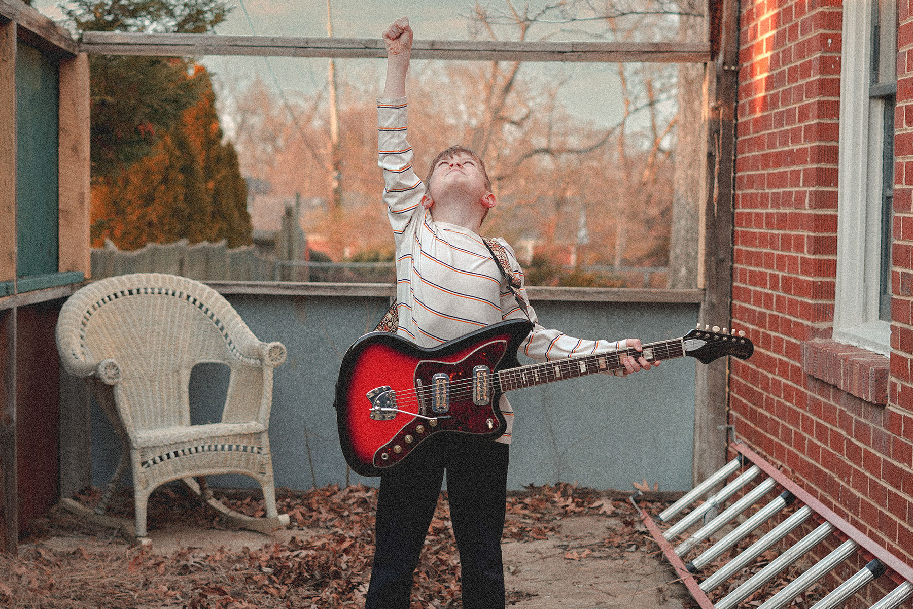 Eauclaire Releases Infectious New Single “Help Me Out”